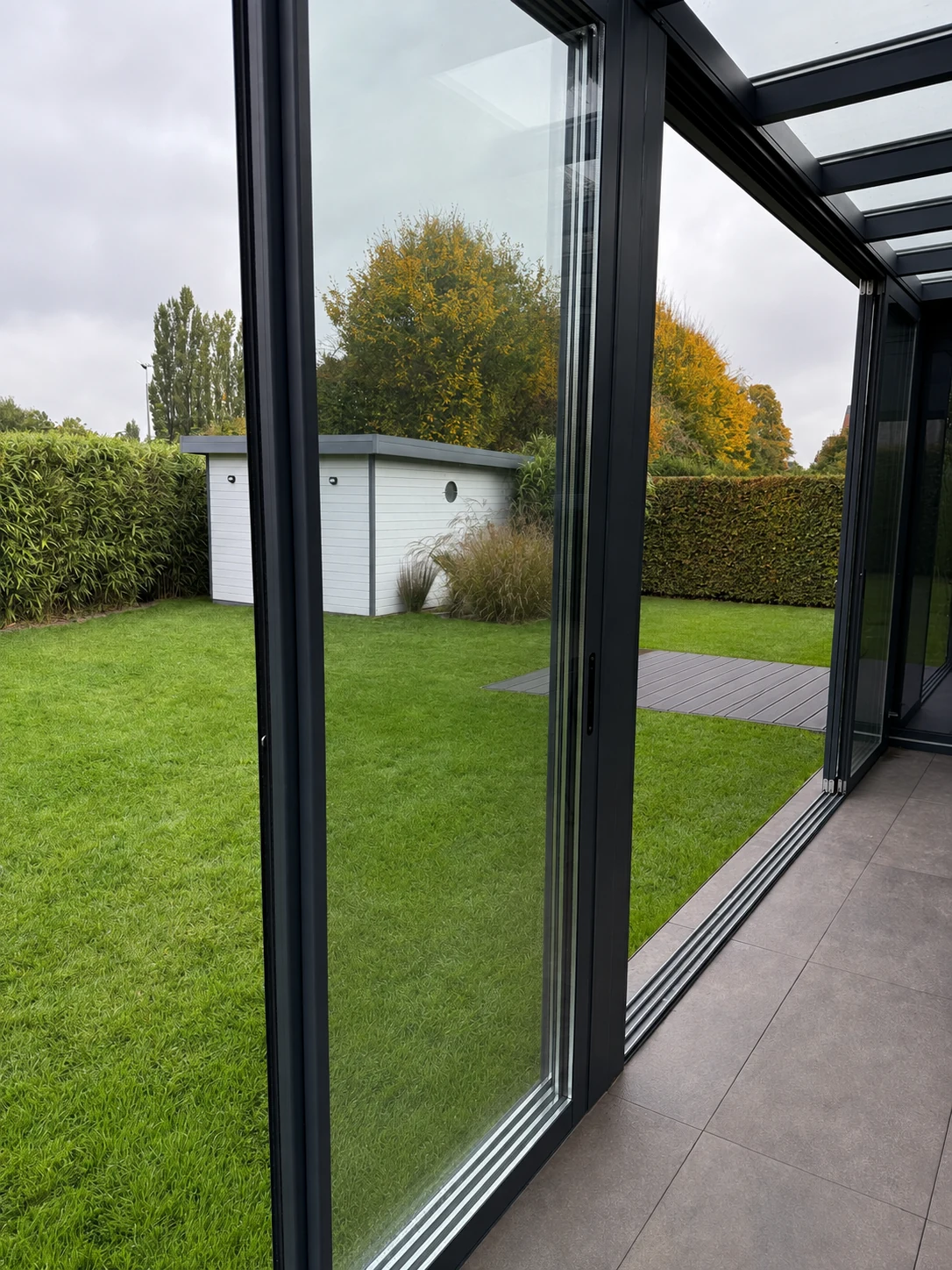 Impression: Sirius Schiebewand um die Ecke einer Terrasse