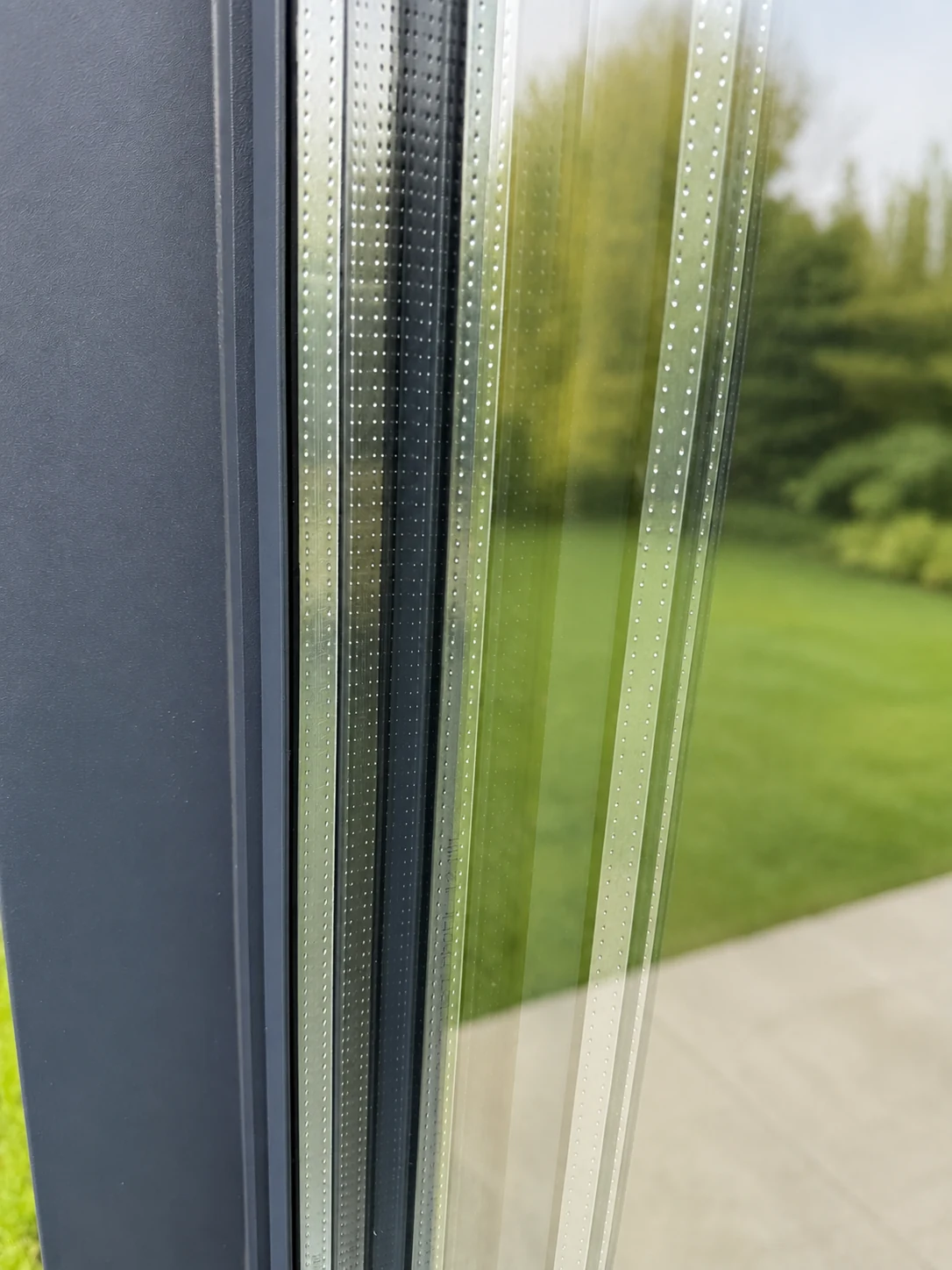 Impression: Schnittkante der 20 mm Isolierglaseinheit mit Abstandhalter