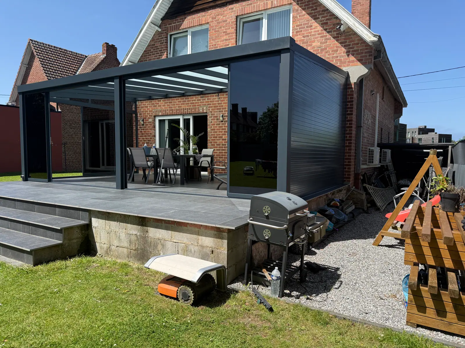 Veranda auf einer erhöhten Terrasse — Foto 2